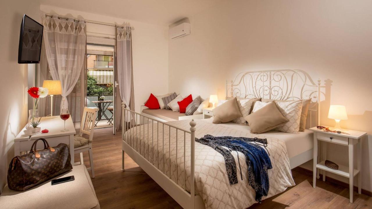 Sweet Rooms Piramide Bed And Breakfast Roma Exterior foto