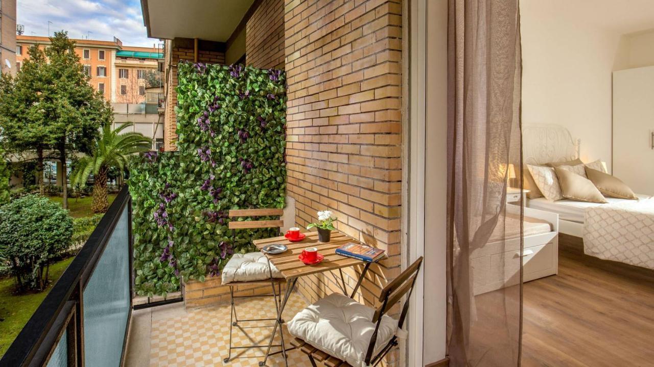 Sweet Rooms Piramide Bed And Breakfast Roma Exterior foto