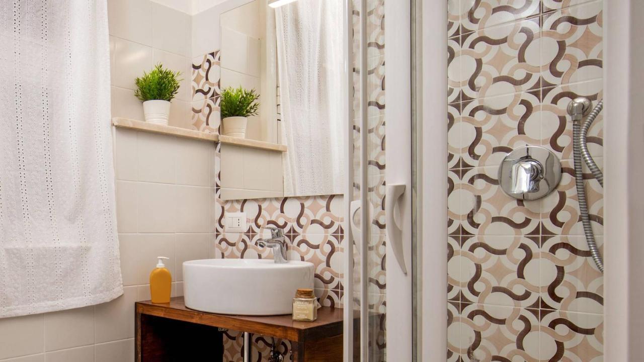 Sweet Rooms Piramide Bed And Breakfast Roma Exterior foto